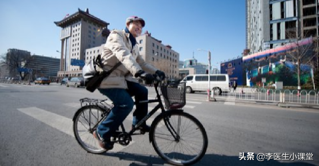 一走路就腿疼、腿麻、腿没劲是咋回事？医生：考虑腰椎、血管问题
