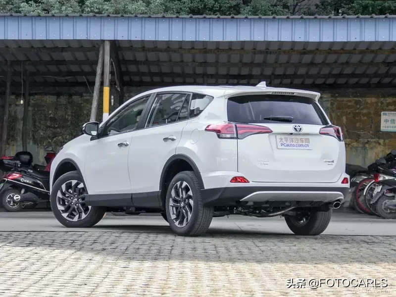 实拍第四代丰田RAV4荣放，近七年改款，小书包不在你不买？