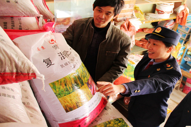 尿素价格大涨50%，农民种地难，发改委出手，约谈提醒化肥企业