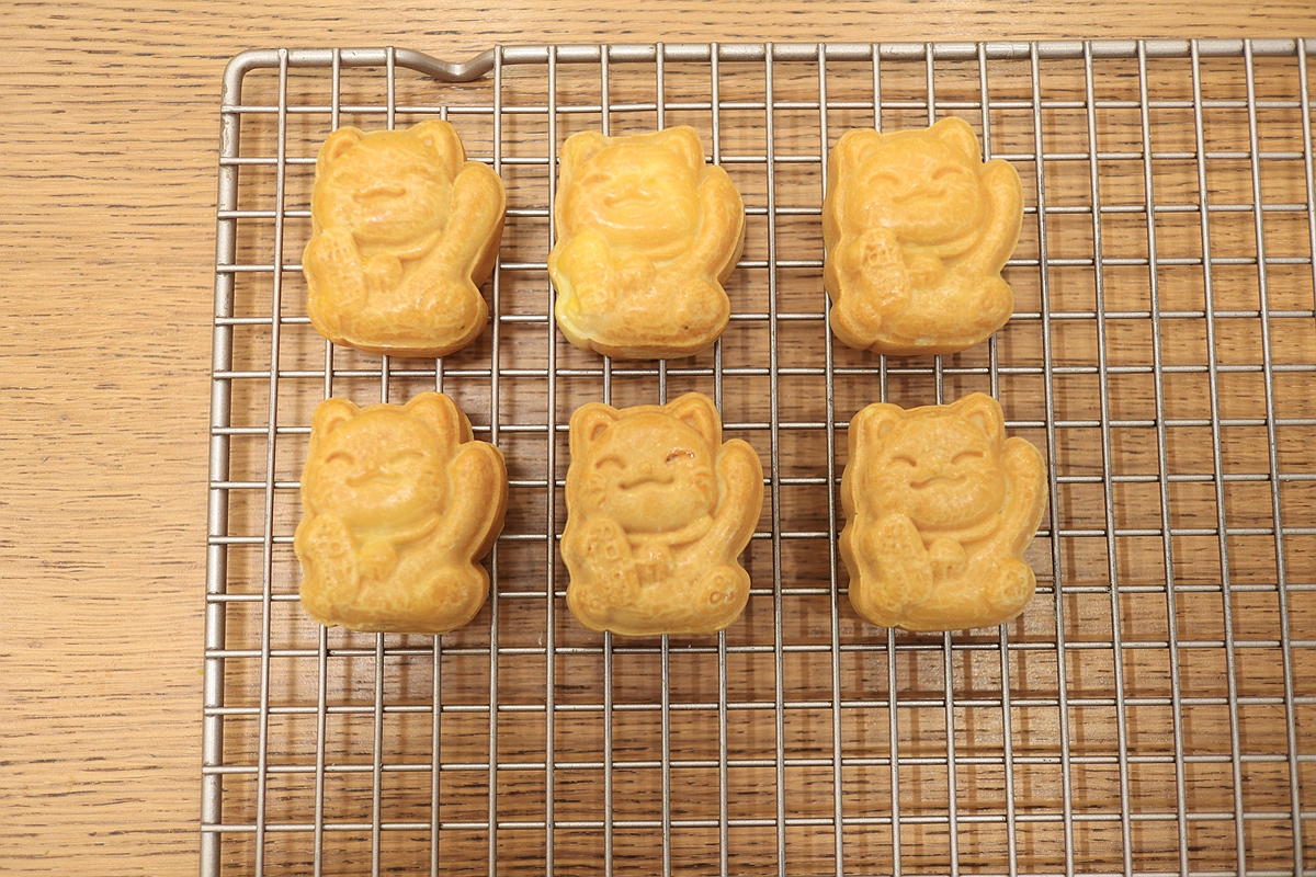 黑芝麻酱绿豆沙月饼还真好吃，说啥也得试一试，歪打正着的美味