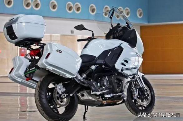 售价5.98万，国产四缸巡航版黄龙600配置如何？全LED，极速218km