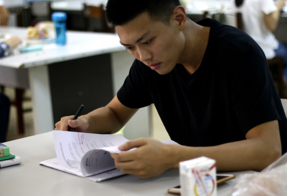 部分高校传来“坏消息”，考研党不淡定了，直呼我们太难了