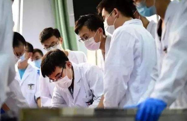 专科生想拥有“铁饭碗”,可报考公费医学生，学费还能免