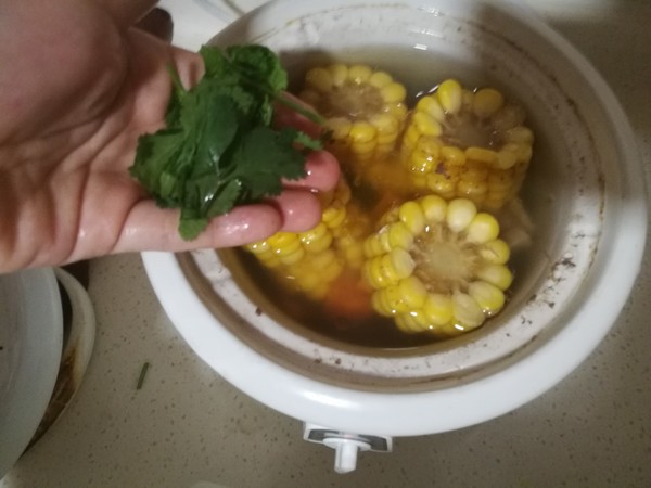 这菜俗称叫“鸡头米”，却是平价的燕窝，女人要多吃