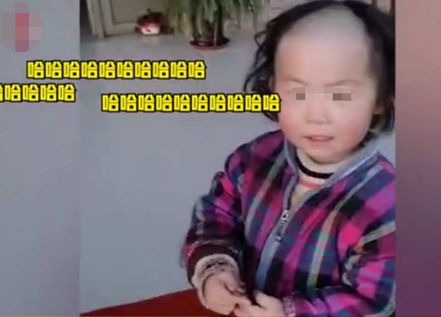 好气又好笑！3岁双胞胎互相理发变光头，妈妈：发现时已无法挽救