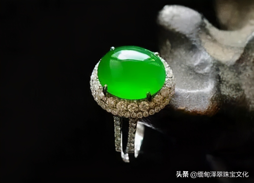 翡翠颜色十八怪,帝王专门有绿戴,图文对照教你看懂手上翡翠的绿(危料