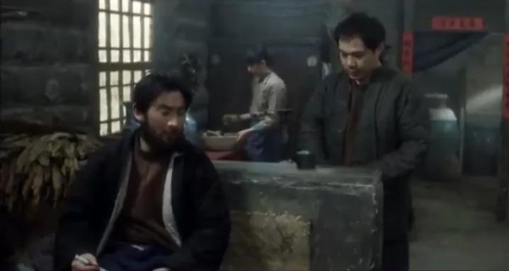 《三个人的冬天》，两男共一女的婚姻：为了活下去，我放下了尊严