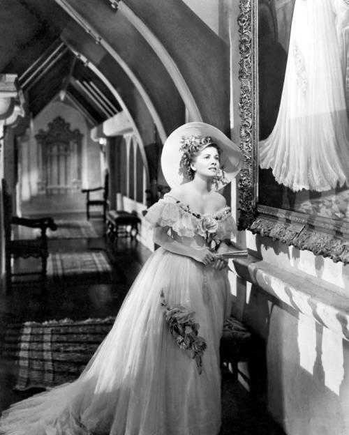 从电影语言的三维度解析《蝴蝶梦》希式风格的悬疑布局