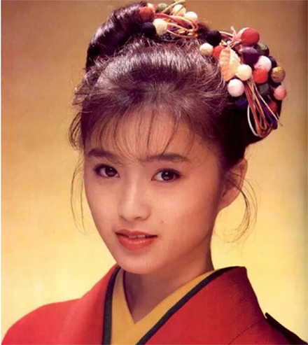 酒井法子：从人见人爱到国际乞丐，她是如何步步走向堕落的？