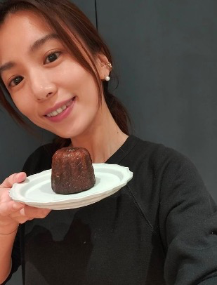 38岁Hebe亿元顶楼豪宅曝光，413㎡一个人住，太爽