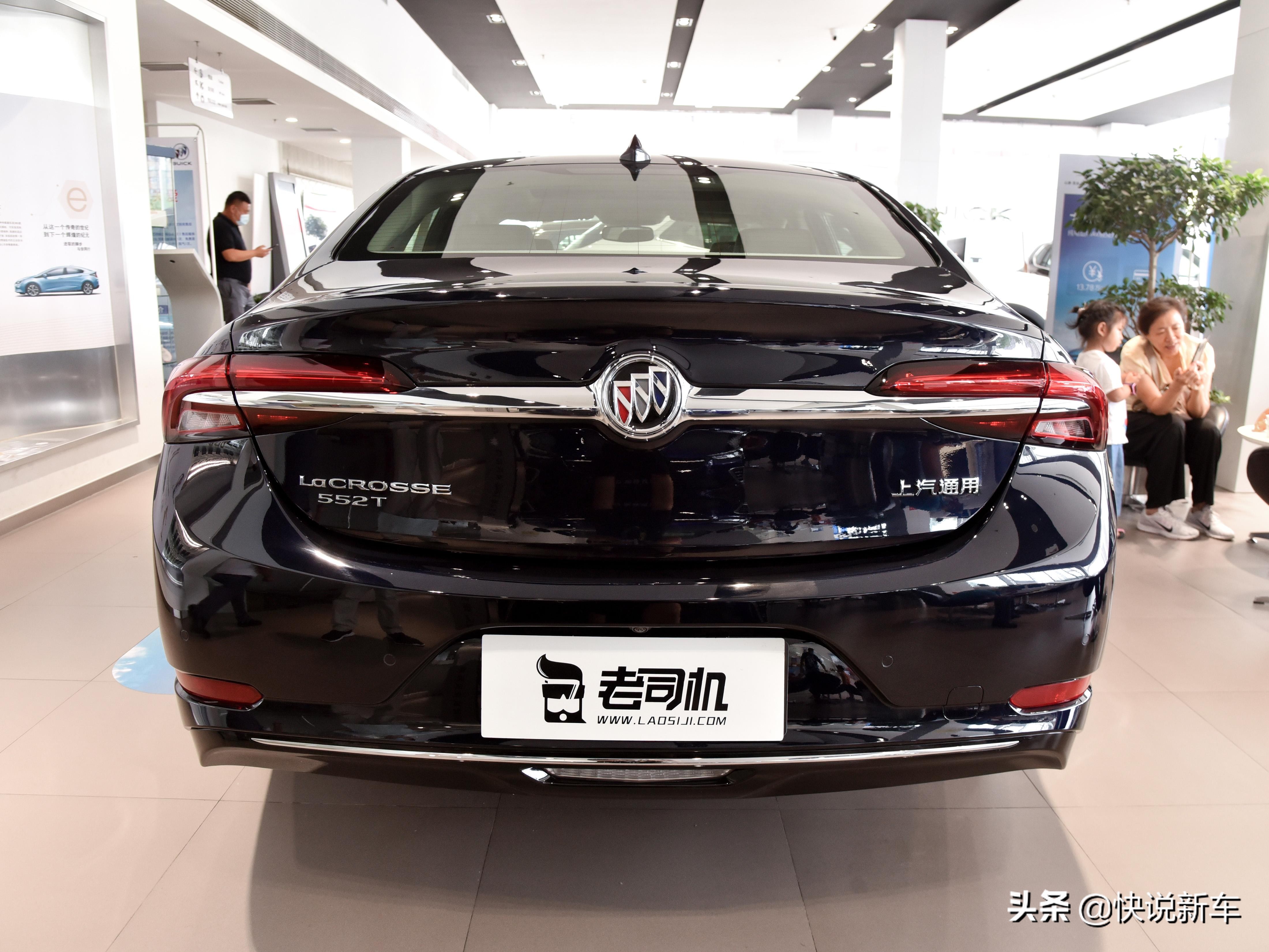价格不贵有豪华感，油耗只要6.5L的合资三厢B级车，实拍君越