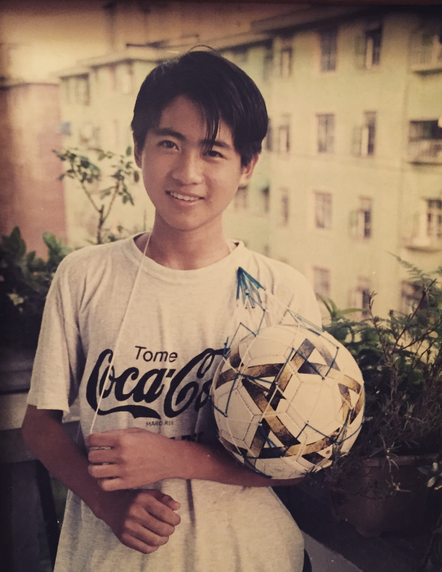 16岁成名,18岁辍学,28岁娶高中初恋,37岁韩寒的自律人生