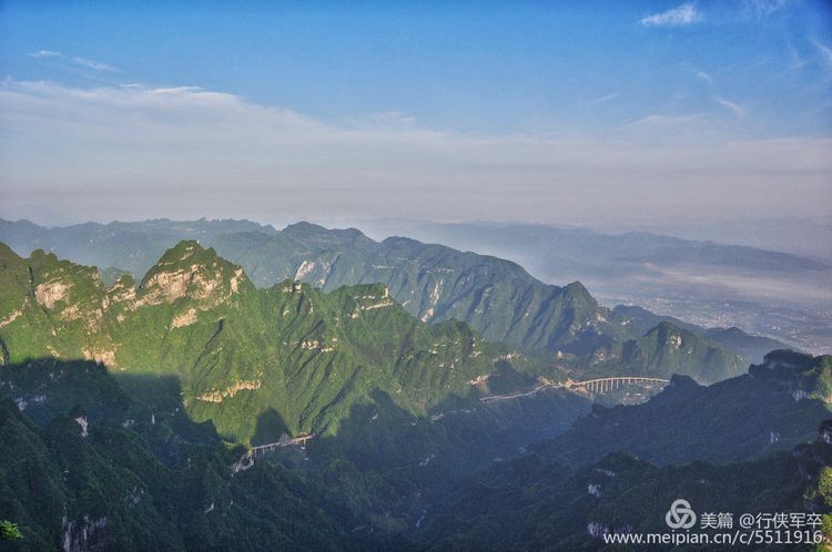 玉壶峰下松涛起，天界佛国掸尘埃！走遍千山万岭，唯天门山独有