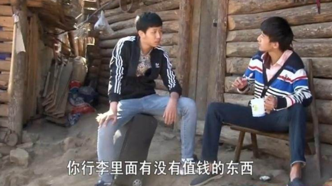 徒步登山30分钟，在4800米雪山上读书的小女孩，打脸所有包办父母