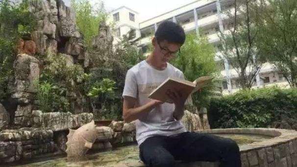 713分高考状元考进清华，录取通知书送达时，他还在工地搬砖