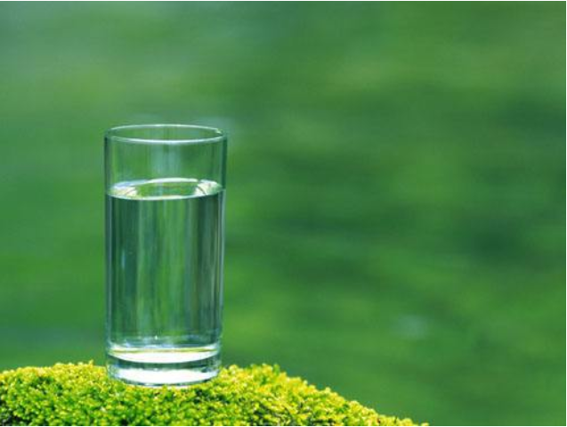 高尿酸多吃3种水果，多喝2种水，帮助你稳定病情