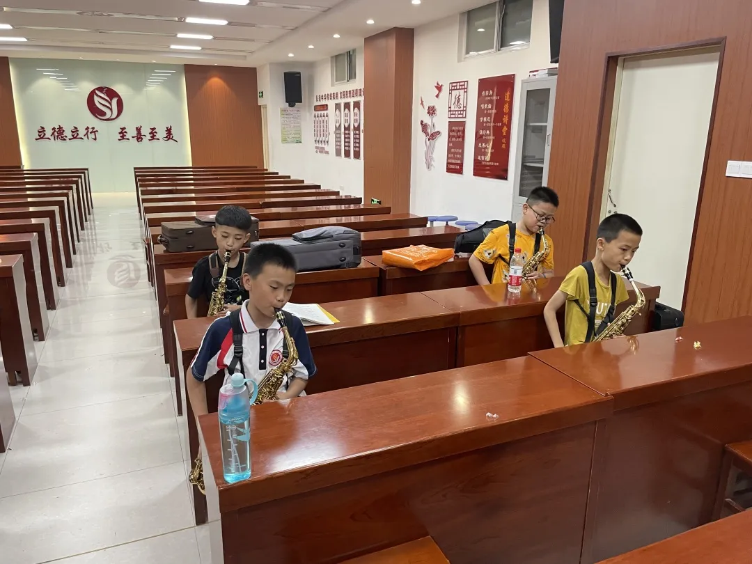 南阳市实验学校管乐团登上了省级舞台