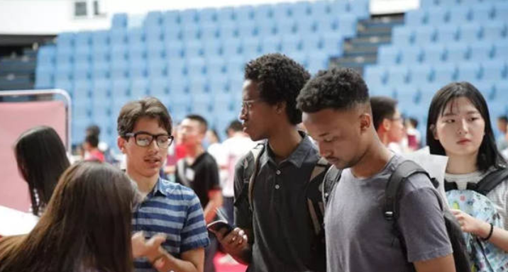 清华大学新生数据：外籍学生数量已减少，看来教育部的通知生效了