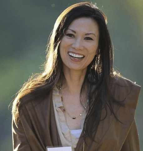 1968年,邓文迪出生于山东济南,后来全家搬往徐州居住,邓文迪也在徐州