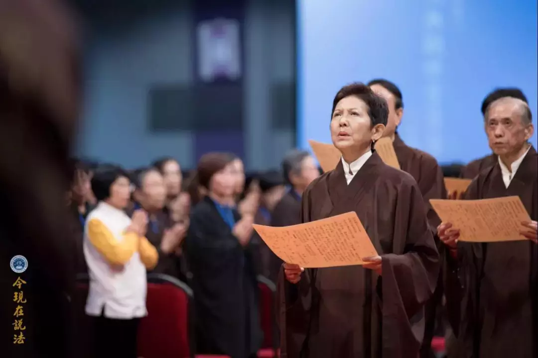 佛说：感恩是心灯，照破无明，得自在解脱，念念不忘恩德，方能福慧双增。