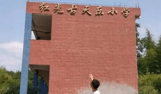 古天乐学校荒废多年没用处，是为积攒人气？能“黑”他的只有太阳