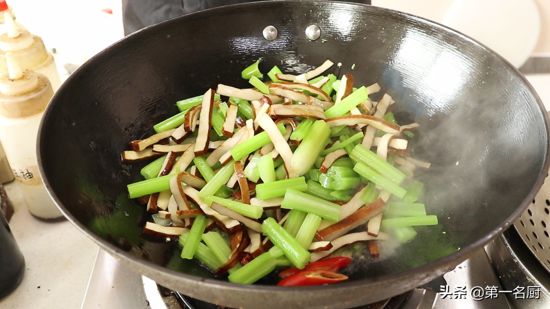 香干炒芹菜,香干炒芹菜怎么做好吃