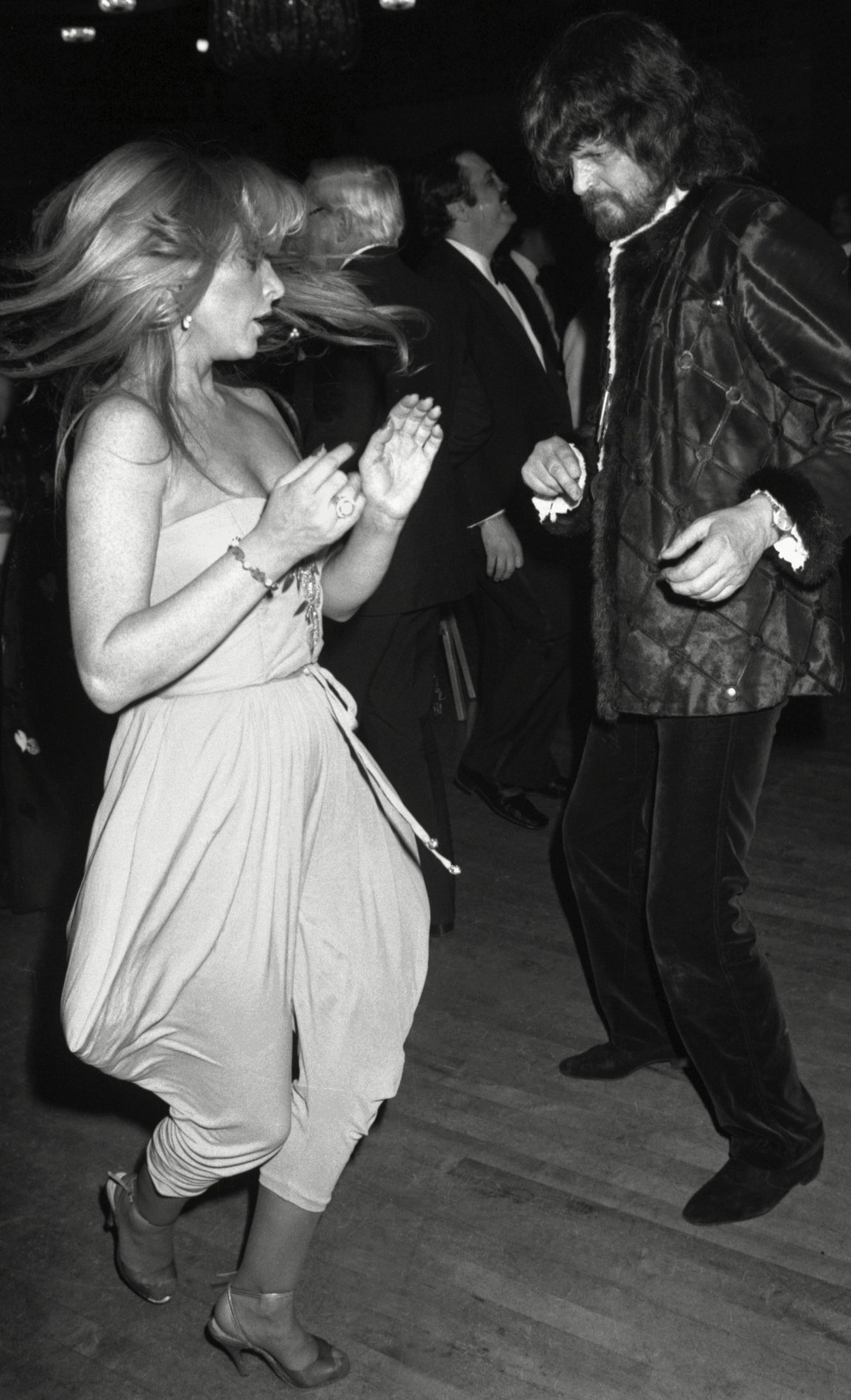 狗血！英国风流侯爵后宫74妻，死后巨额遗产只给原配和娃