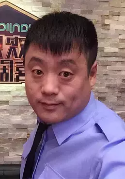 抖音“燃烧的陀螺仪”样貌遭扒惊呆网友，那么爱装怪不得不敢露脸