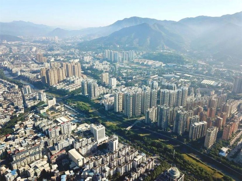 龙岩未来或许有两所学校升格为大学，但还是得努力引进大学