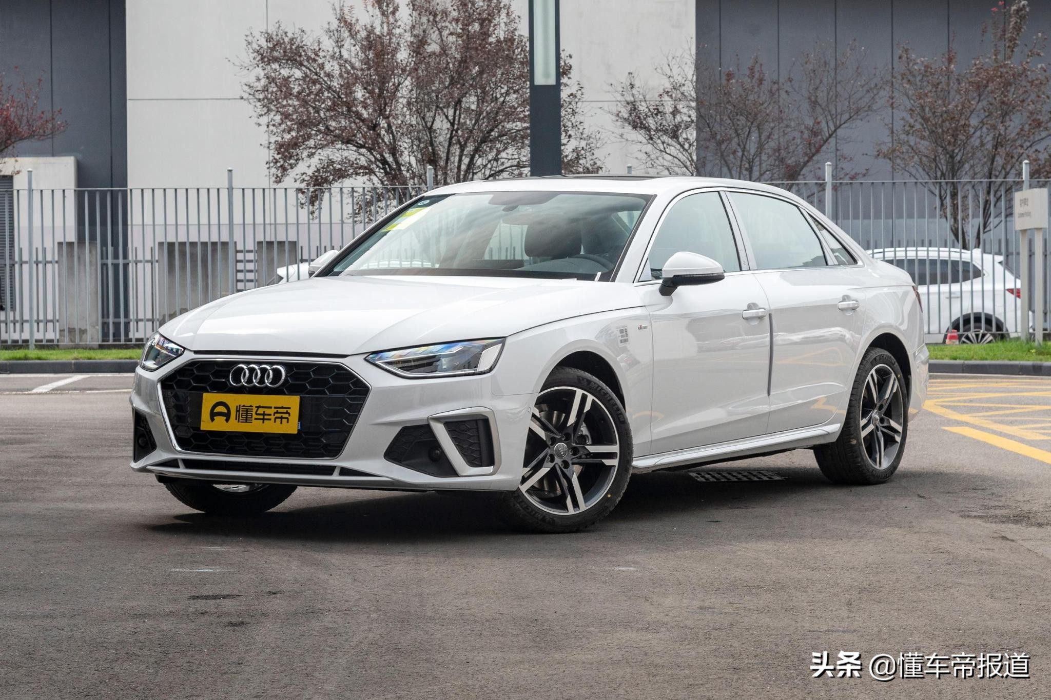 新车 </p><p>　　 新增RS套件燃速型，售价36.38万元，2022款奥迪A4L到店