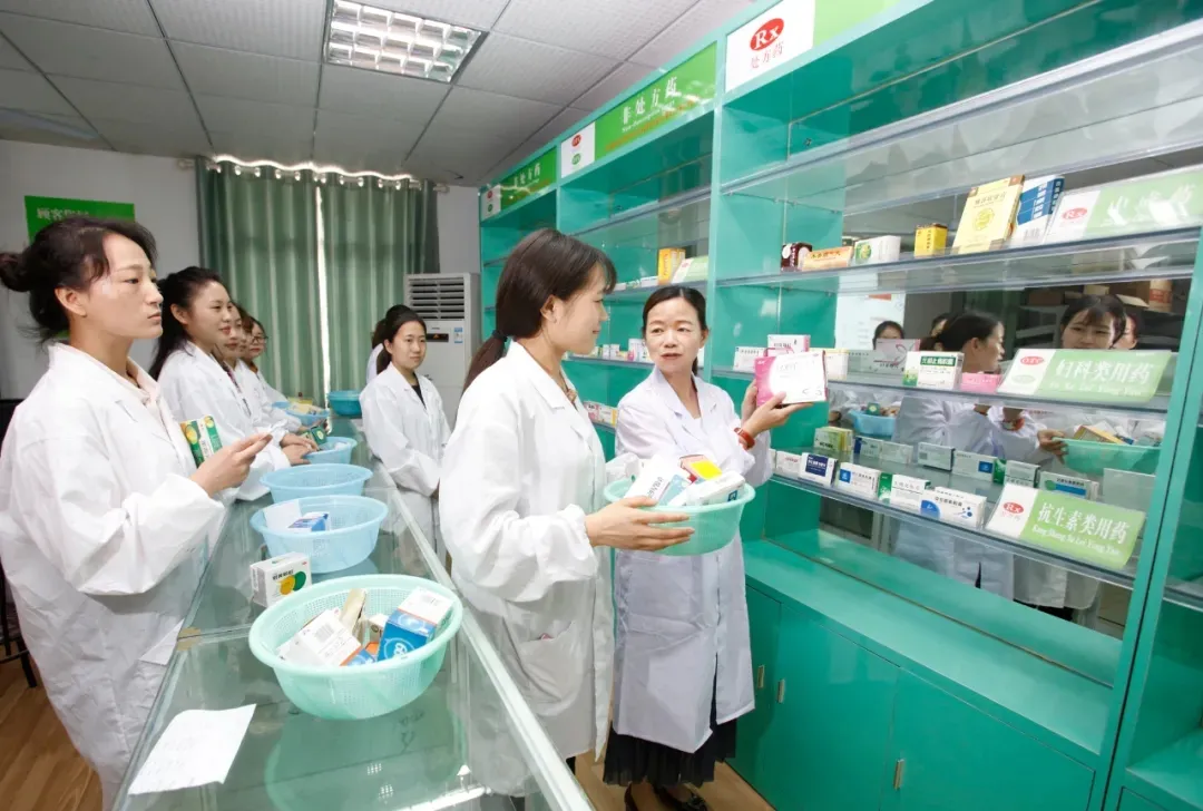 武汉职业技术学院这个学院值得报考，有很多毕业生都考取了博士…