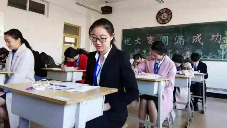 适合文科生报考的4个专业，未来发展前景好，薪资待遇也很高