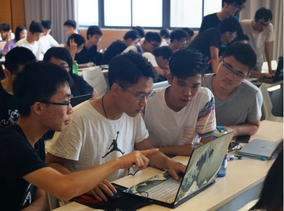 电子科技大学“学霸寝室”火了，同寝四人全上名校读研，群贤毕至