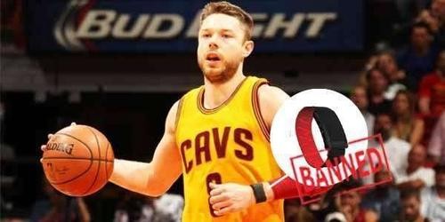 nba为什么不可以穿紧身裤(被NBA禁止穿戴的装备！艾弗森两次被针对，乔丹AJ被禁却火了)