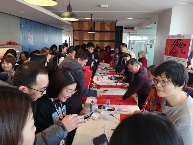 北京传统书画艺术研究会走进完美世界大厦慰问员工
