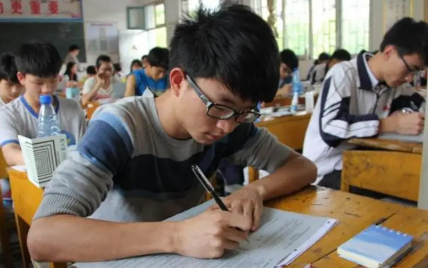 家庭收入表新鲜出炉，共分为十个等级，学霸多出自五级中产家庭