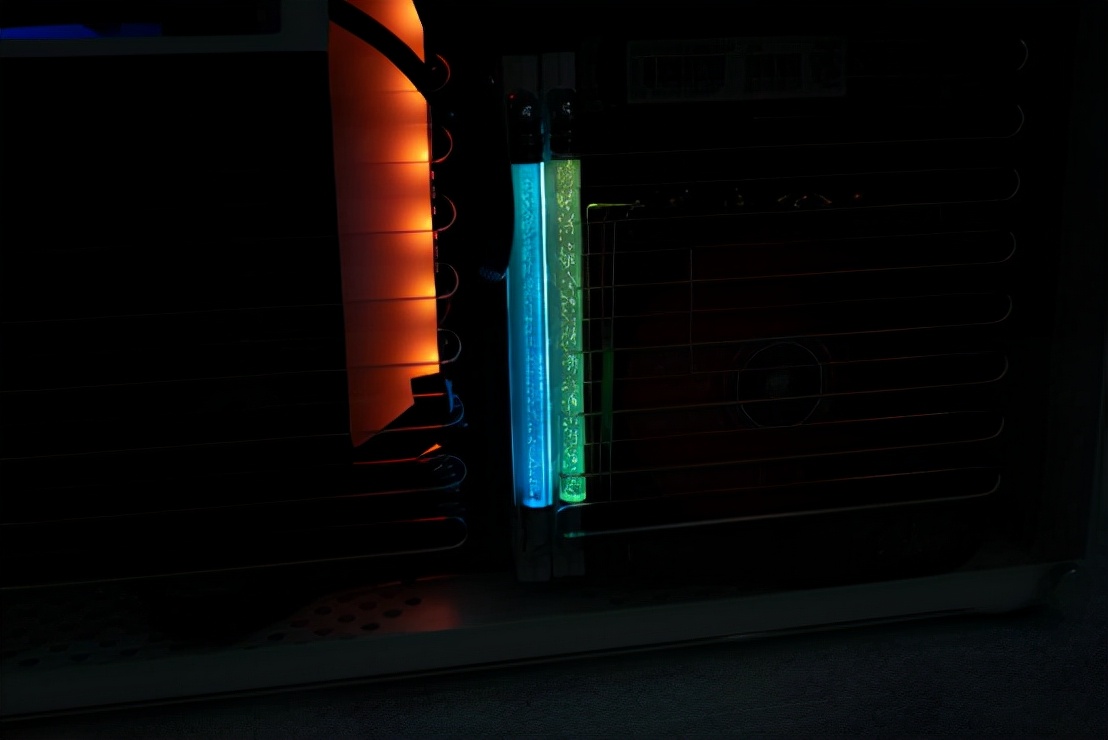 提着走的3A游戏ITX主机，超频三蜂鸟2装机体验