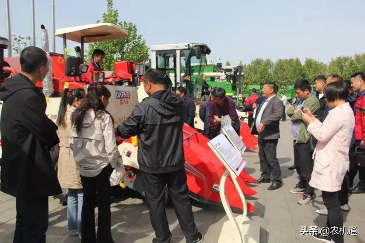 山地玉米收獲機風(fēng)頭正盛，山地戰(zhàn)神、山地霸王、山地勇士你選哪個