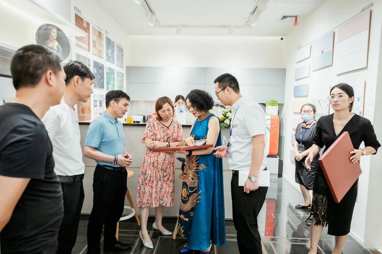 IMOLA携手CEDIT </p><p>　　 顶级瓷砖品牌入驻无锡江阴，共鉴美学空间