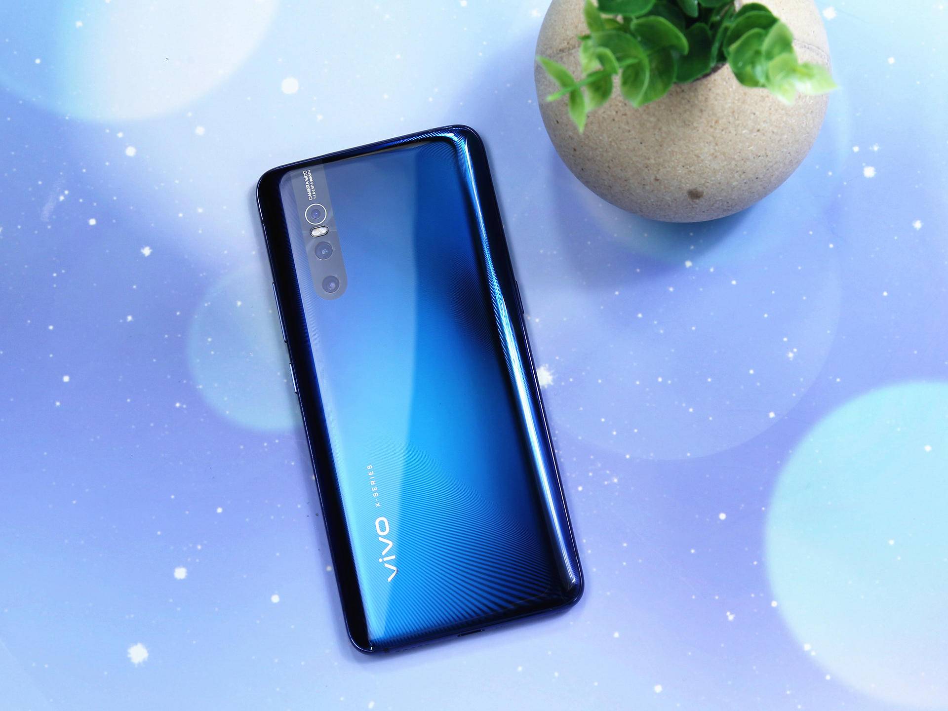 vivo x27带给笔者的感觉就是太精致了,虽然整体机身