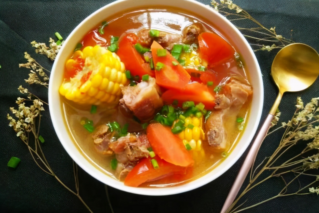 排骨汤怎么炖最好喝？记住4个小细节，汤鲜肉嫩，清爽不油腻