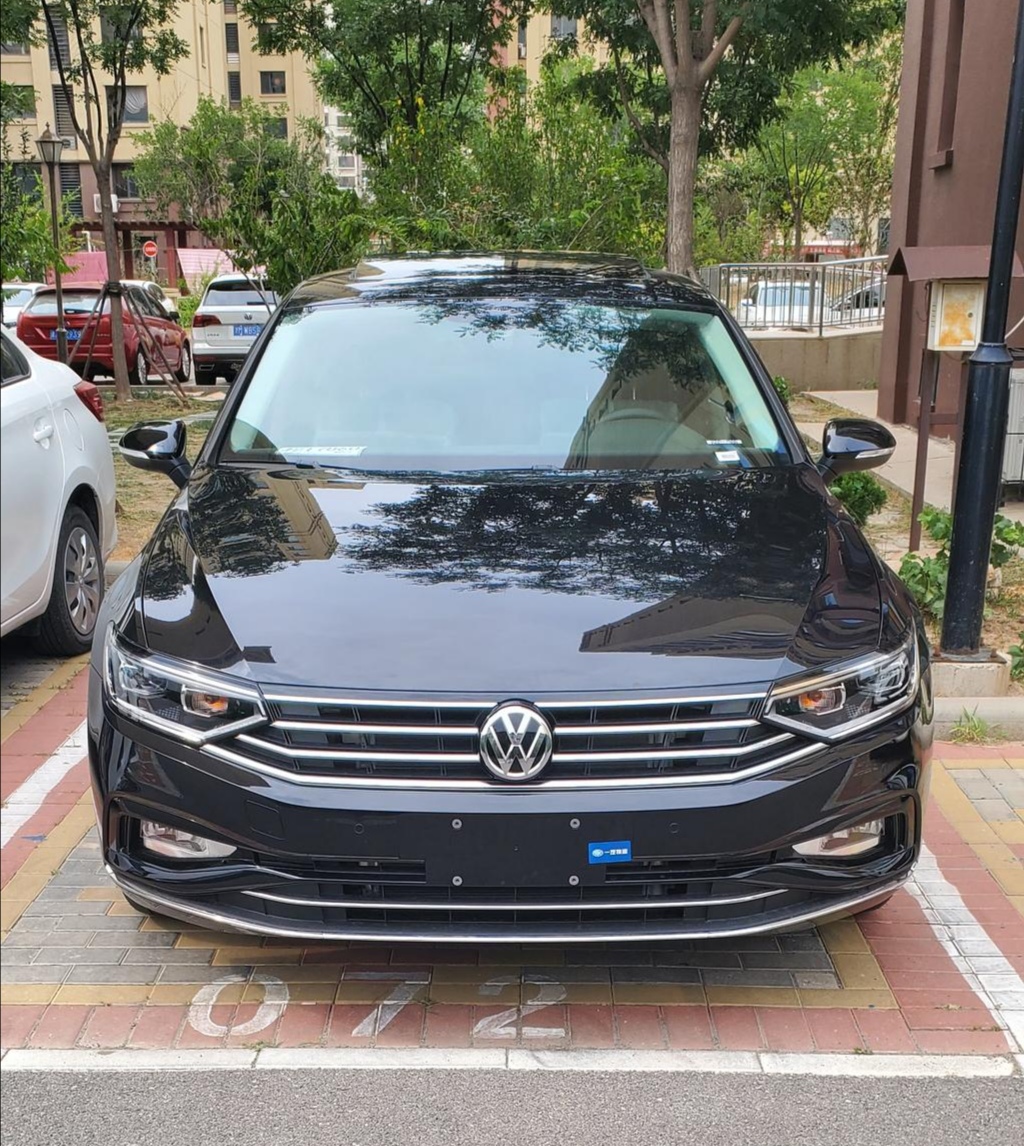 中高端车：大众迈腾，9个气囊+6.6升油耗，这车配置可以了
