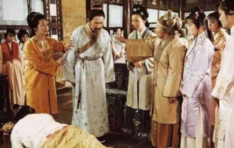 金钏之死隐藏伦理与风月丑祸！薛宝钗主动插手，王夫人给她下马威