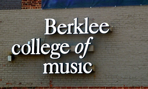 明星“扎堆”报考伯克利，被质疑是“野鸡”，它在国内是啥水平？