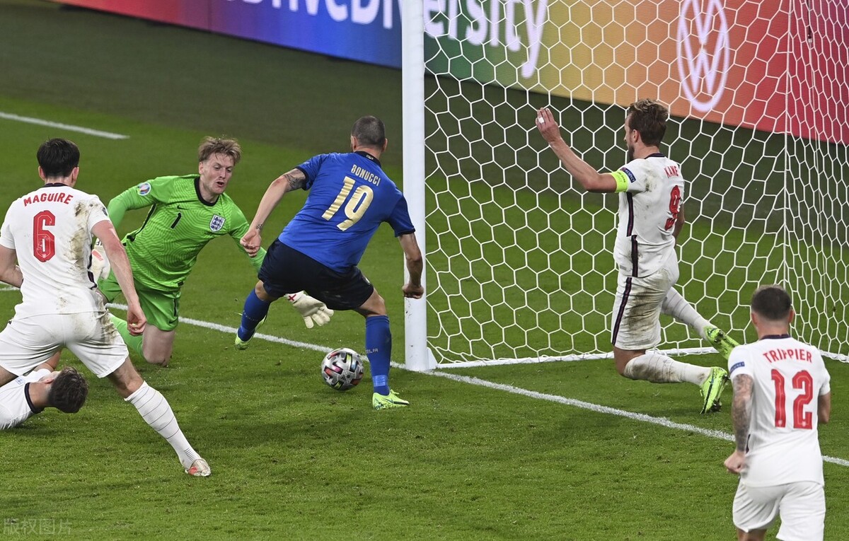 欧洲杯决赛-意大利点球大战4-3击败英格兰 时隔53年第二次夺冠