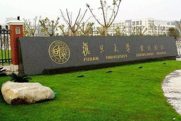 文科生青睐的热门高校排行，清华力压北大，上财成功步入首批名单