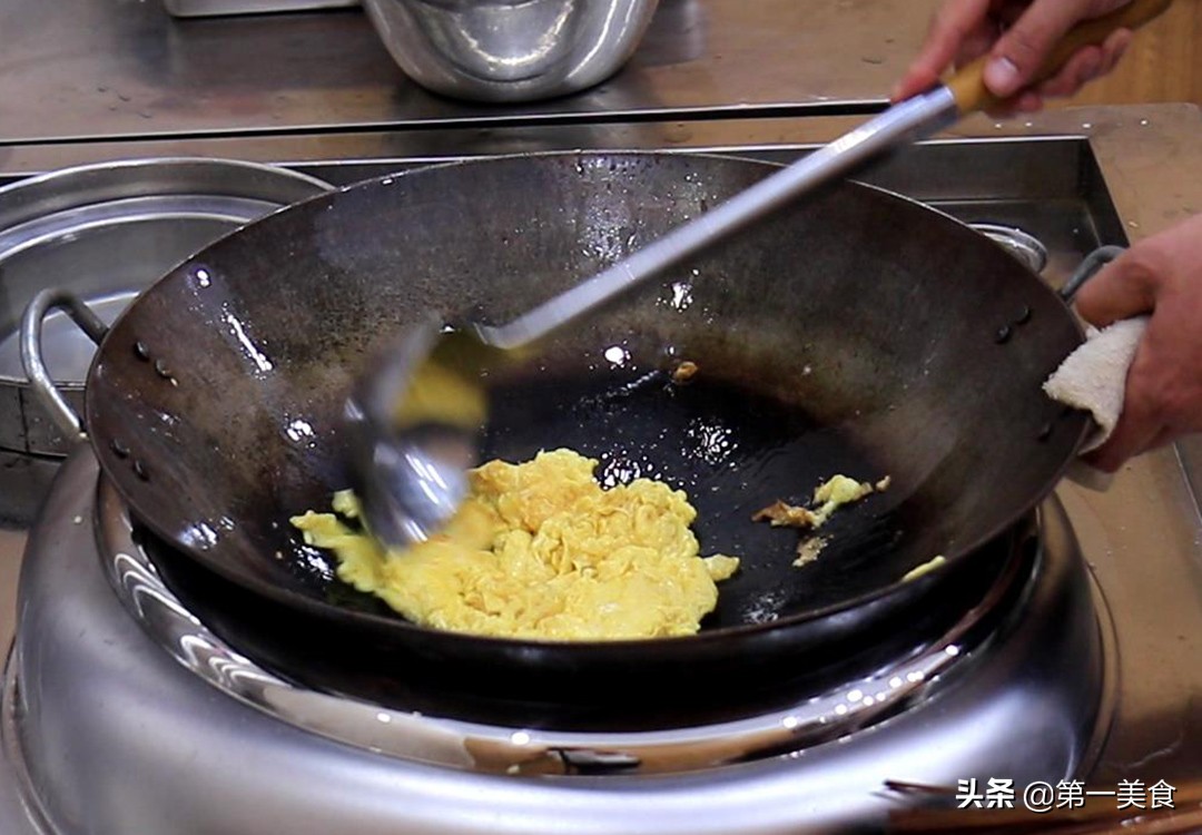 鸡蛋炒洋葱（洋葱炒鸡蛋下锅顺序很重要很多人都不知道）