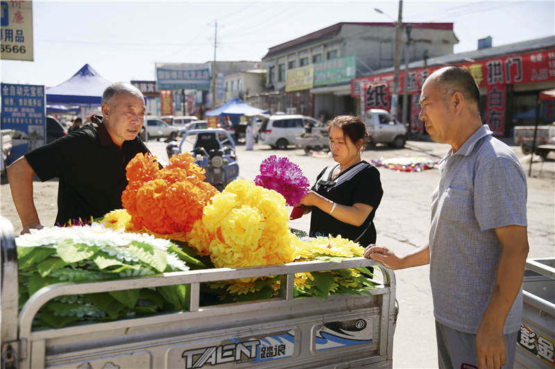 变迁中的“中国殡葬第一村”：10年前有人靠做淘宝店暴富，近年电商兴起，信息壁垒不再，利润下滑明显