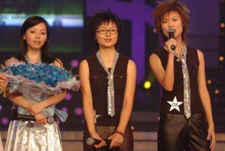 2010年,超女王贝携母整容命丧手术台,母亲私下和解的一幕耐人寻味