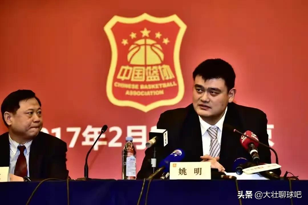 cba联赛排名为什么那么低(CBA排名下滑到34位，篮协副主席质疑姚明管理能力，不能效仿NBA)